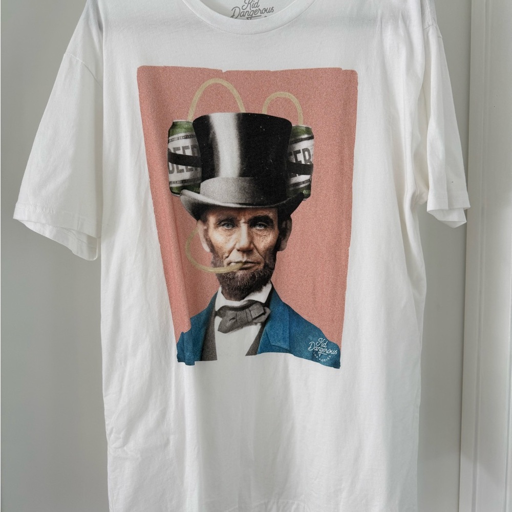 Lincoln Beer Hat White Graphic T-Shirt size XL Brand new without tags